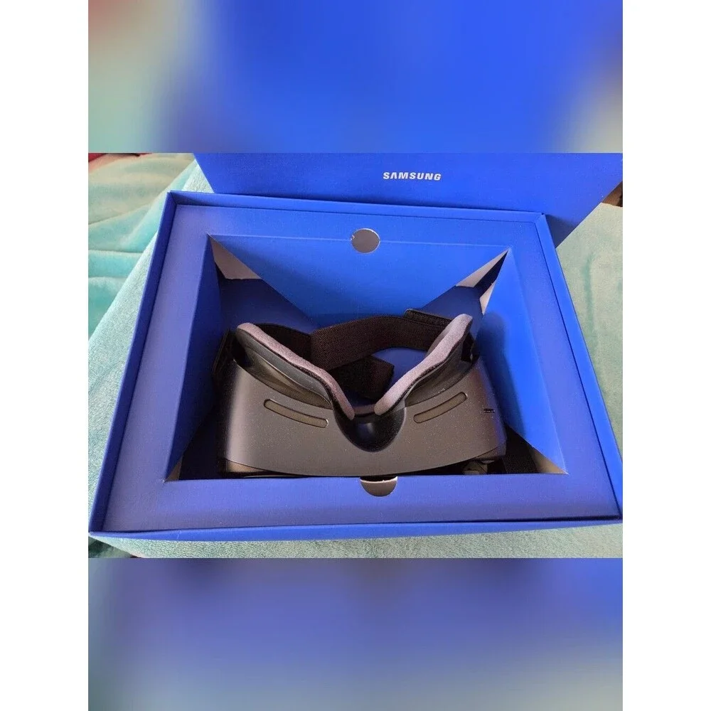 Samsung VR Headset Oculus SM-R323